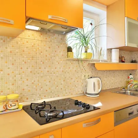 Sleeps 5 Air Con Appartement *