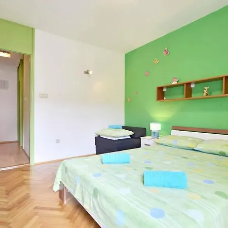Sleeps 5 Air Con * Omiš