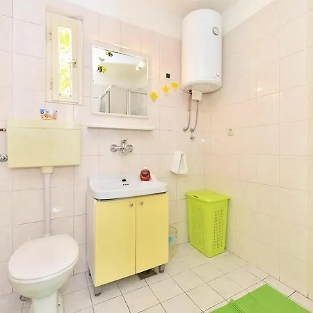 Sleeps 5 Air Con Omiš