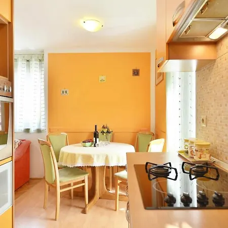 Sleeps 5 Air Con Appartement Omiš