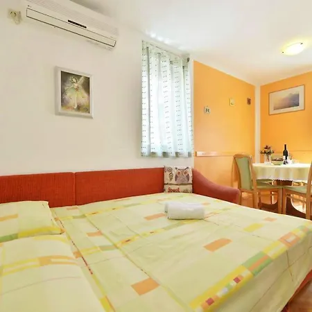 Appartement Sleeps 5 Air Con